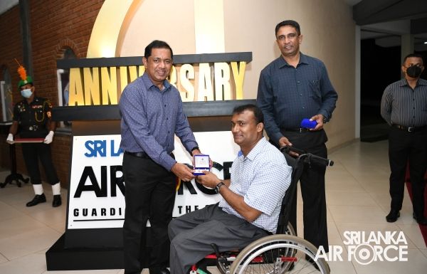 WAR VETERAN INMATES HONOURED BY COMMANDER OF THE AIR FORCE AT ‘MIHINDU SETH MEDURA’, ATTIDIYA